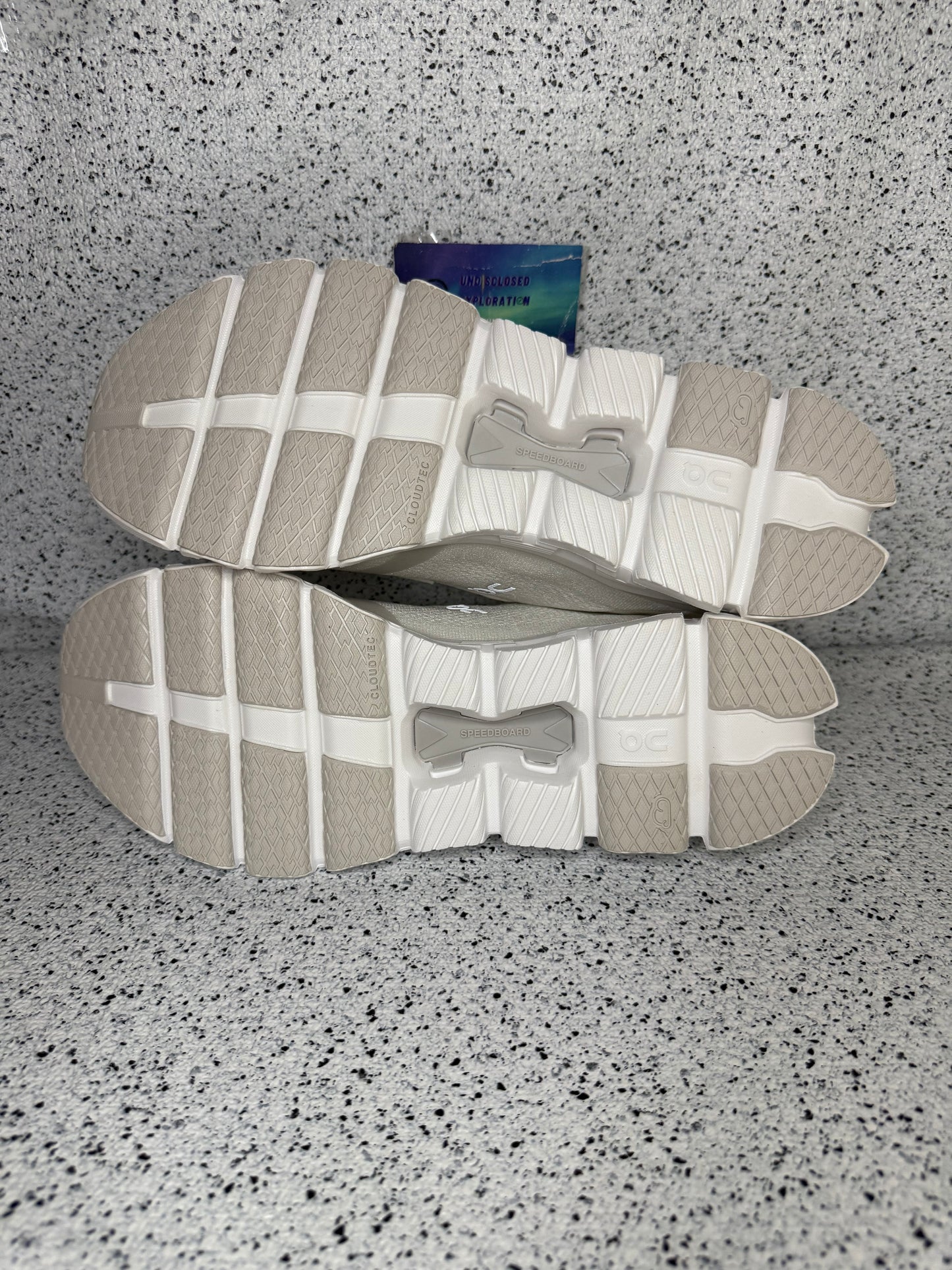 On Running Cloud X 4 AD White Wolf