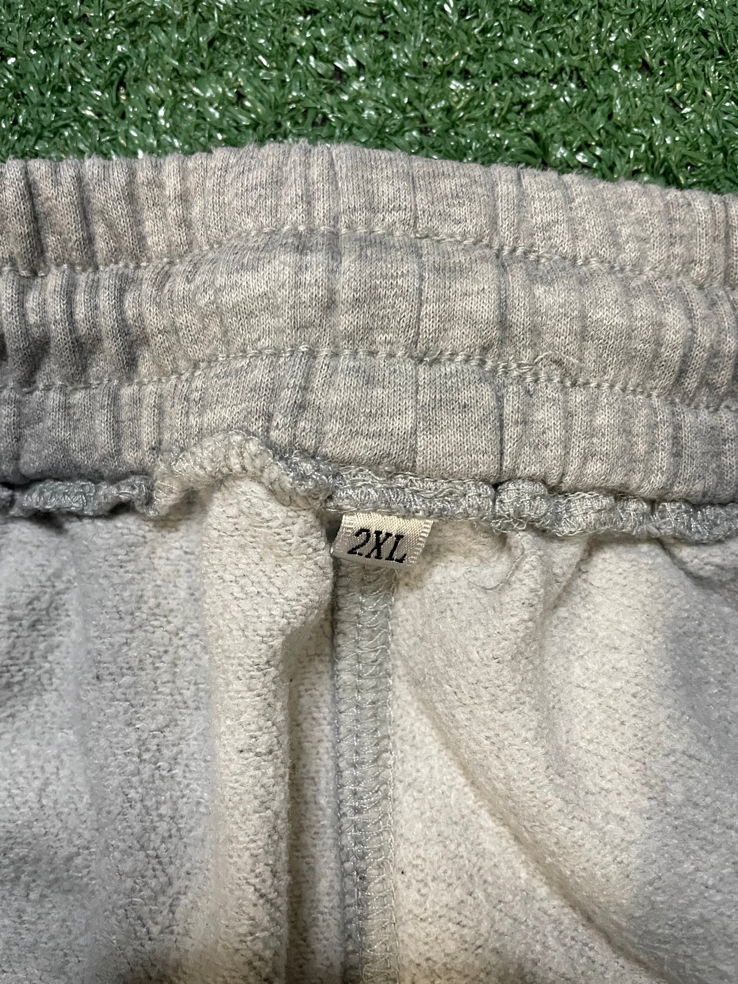 Gv Gallery Raspberry Hills lil Leon grey sweatpants