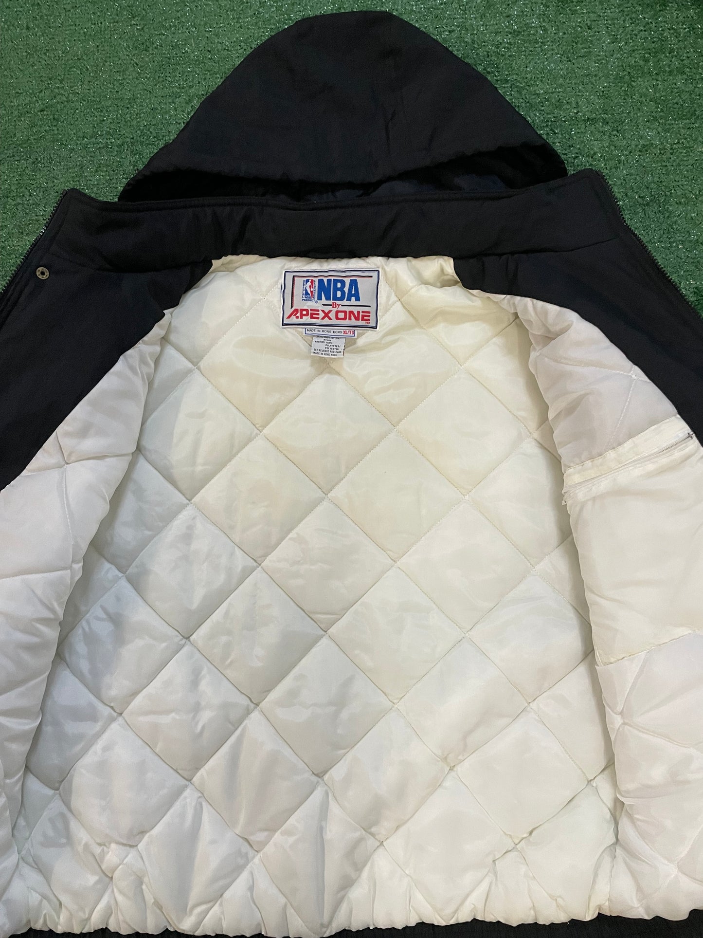 Vintage 1990s Seattle SuperSonics Seattle skyline jacket