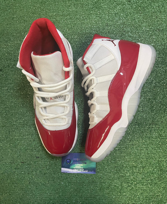 Jordan 11 cherry size 10.5men/12women