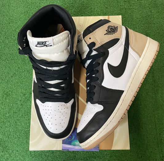 Jordan 1 high latte size 10men/11.5women