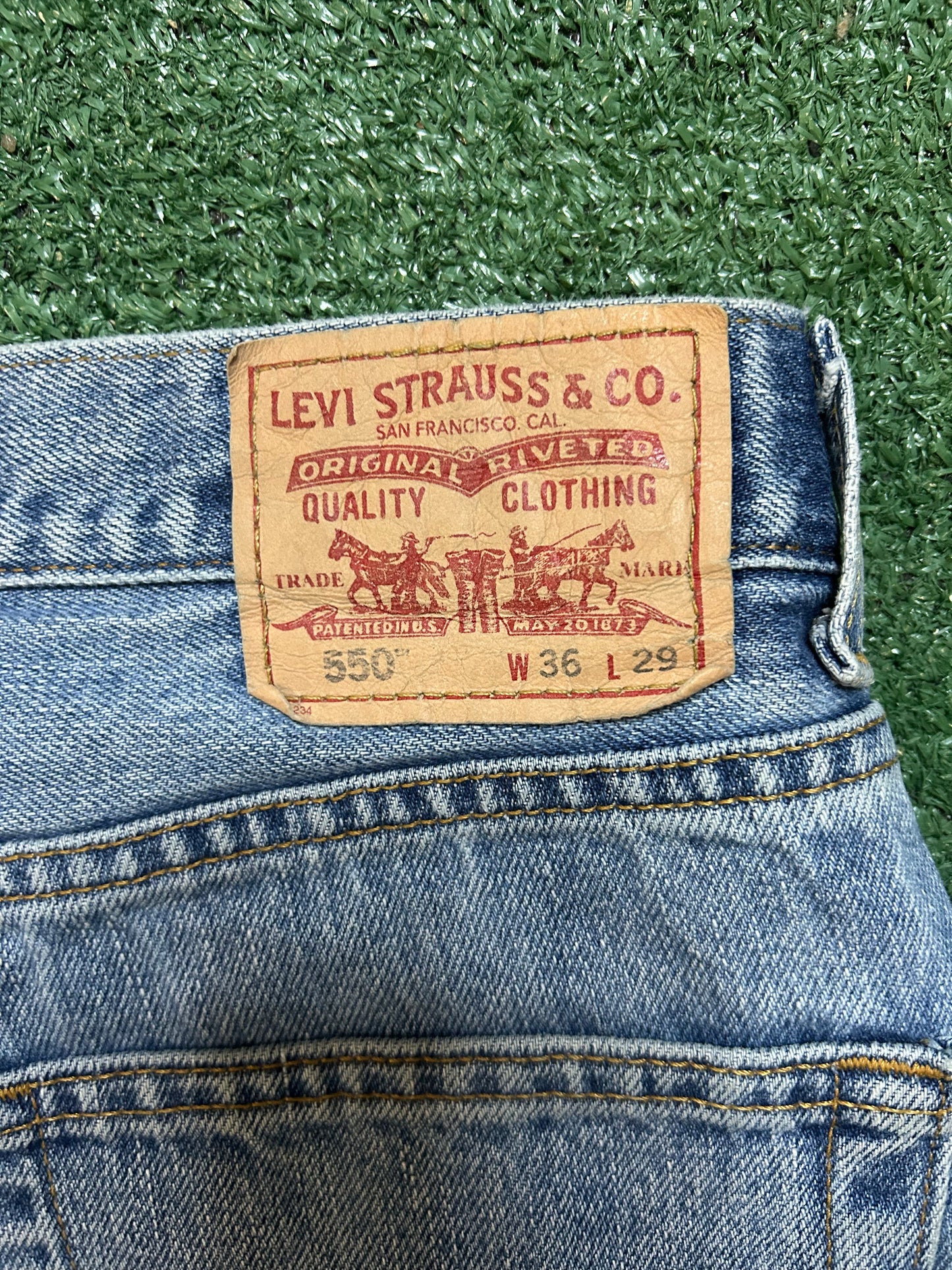 Levi 550 light wash jeans