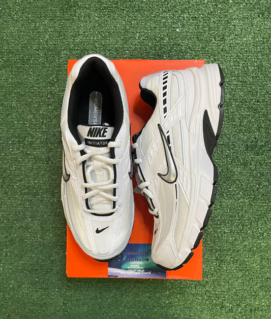Nike Initiator white metallic silver