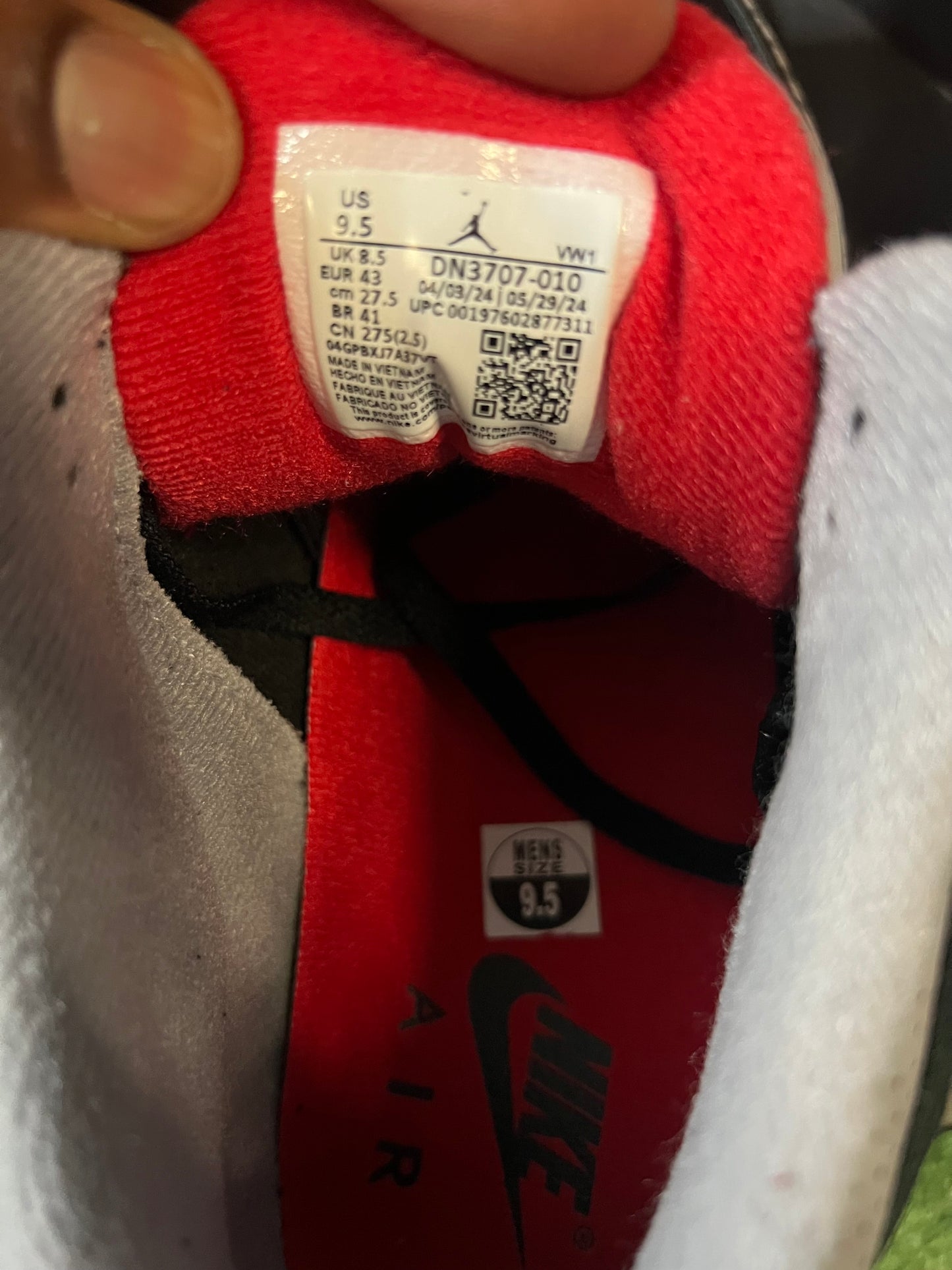 Jordan 3 black cement 2025 size 9.5men/11women