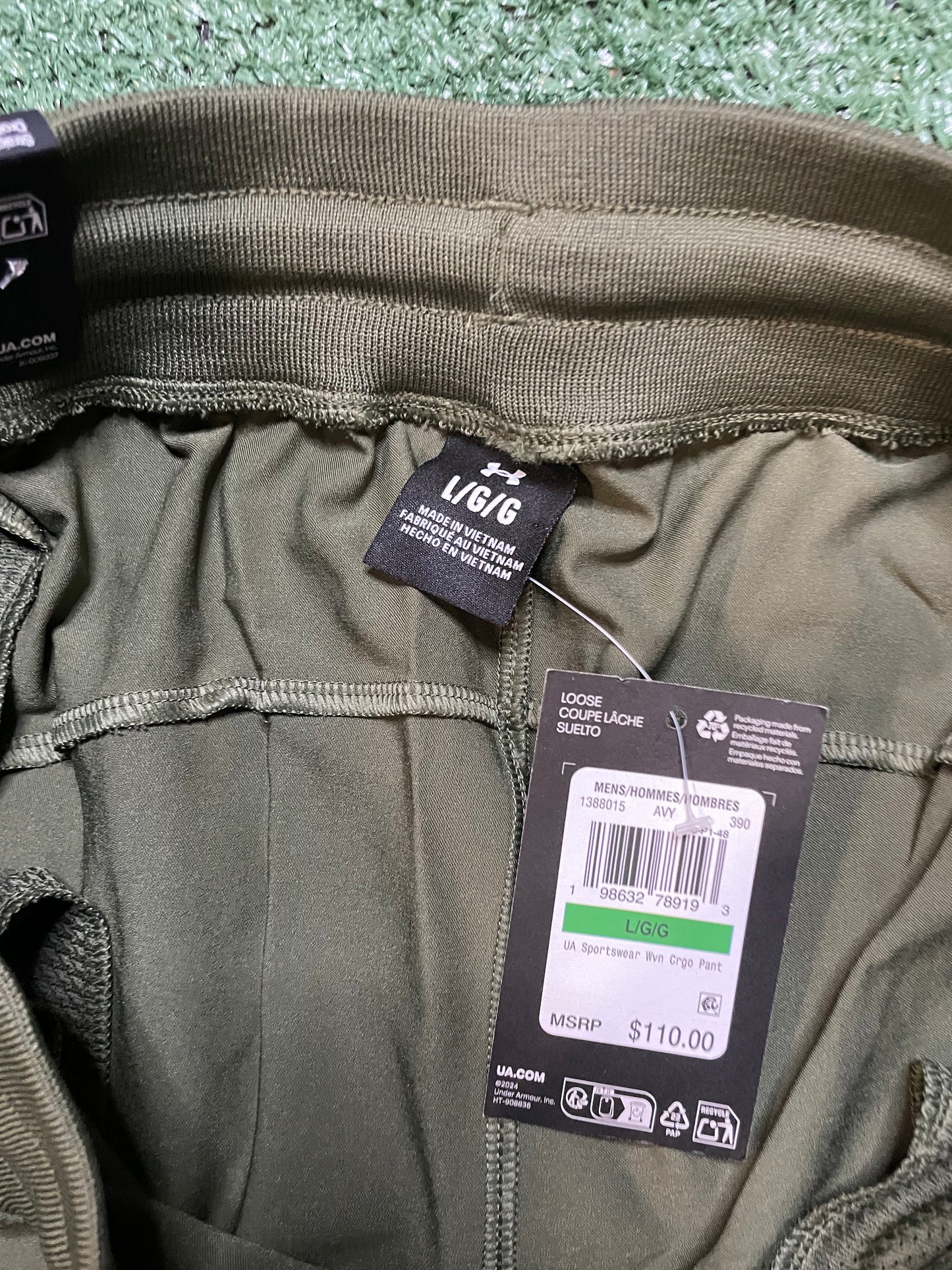 Under Armour woven olive cargo pants