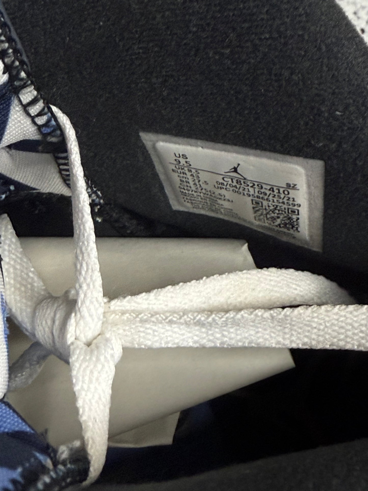 Jordan 6 UNC 9.5 Men/11 Women “Preowned”