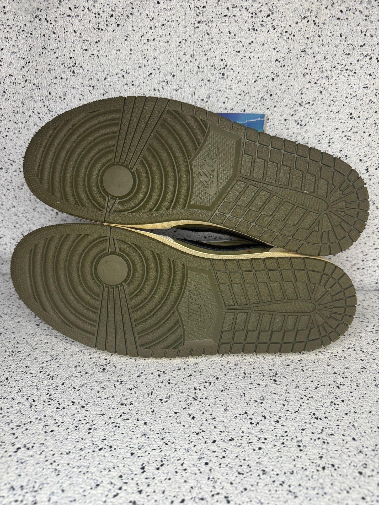 Jordan 1 Low Travis Scott Medium Olive 12 Men/13.5 Women “Preowned”