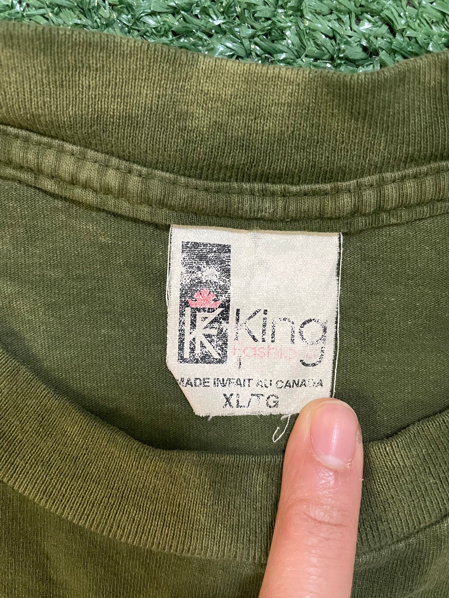 Vintage 1990s wolf family green tee