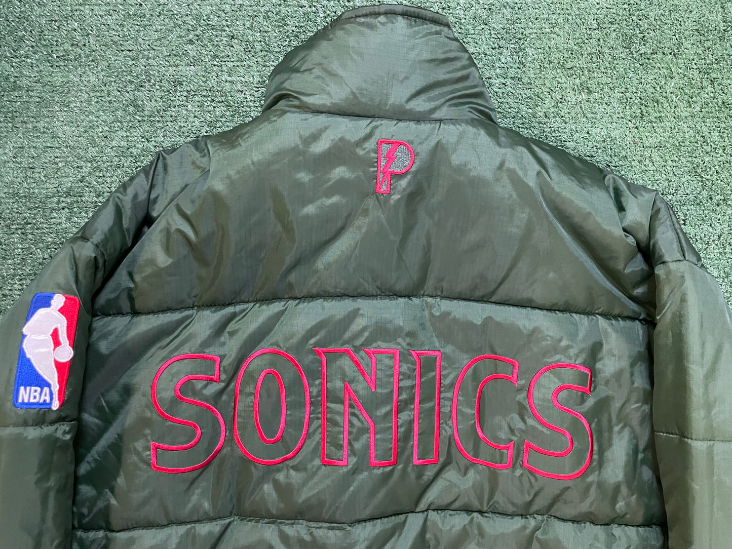 Vintage 1990s Seattle Sonics reversible pro player jacket