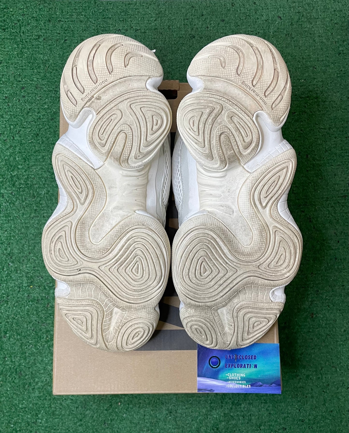 Yeezy 500 Bone white size 10.5men/12women