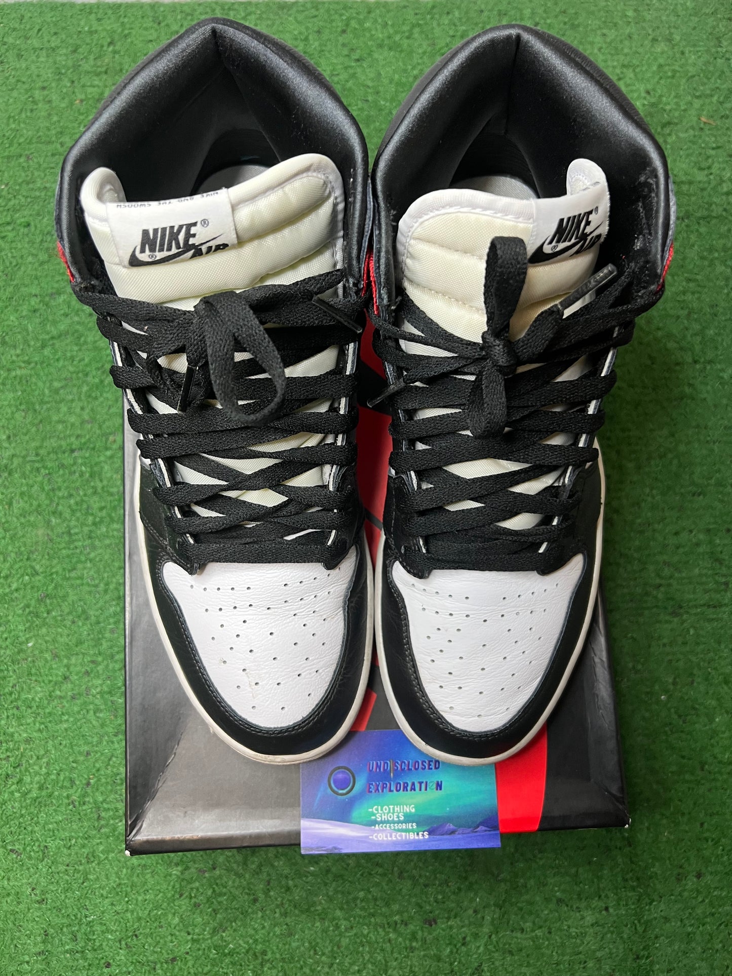 Jordan 1 high satin black toe size 8men/9.5women