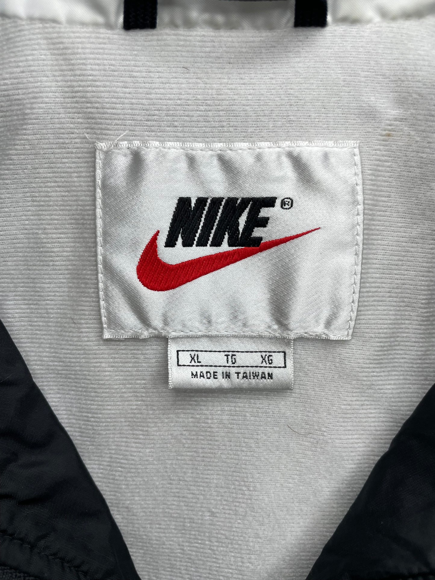 Vintage 1990s Nike big swoosh windbreaker