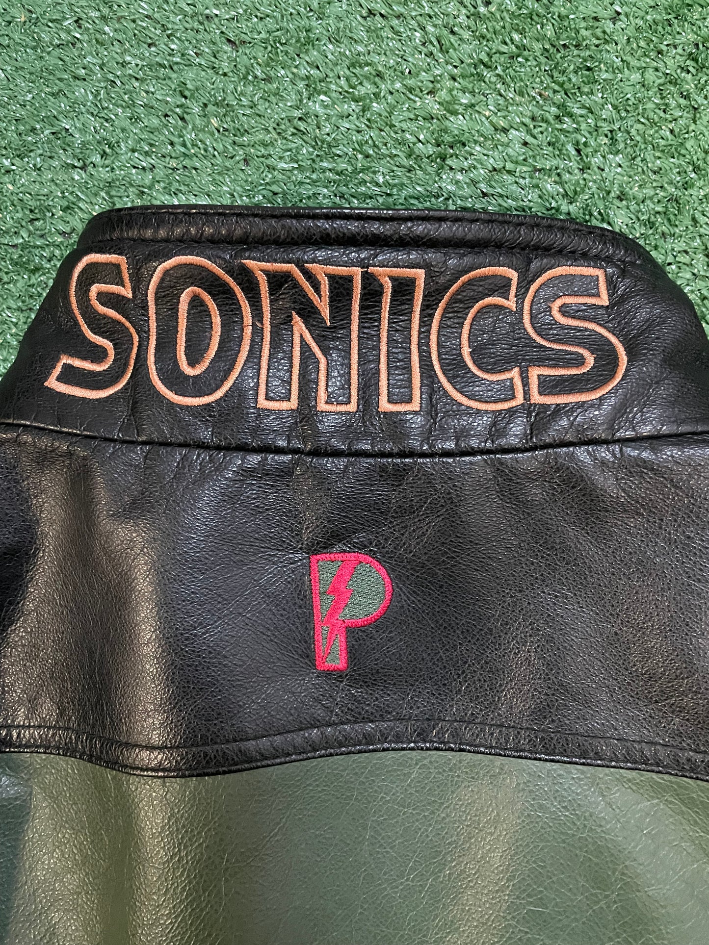 Vintage 1990s Seattle Sonics Pro player Leather Jacket
