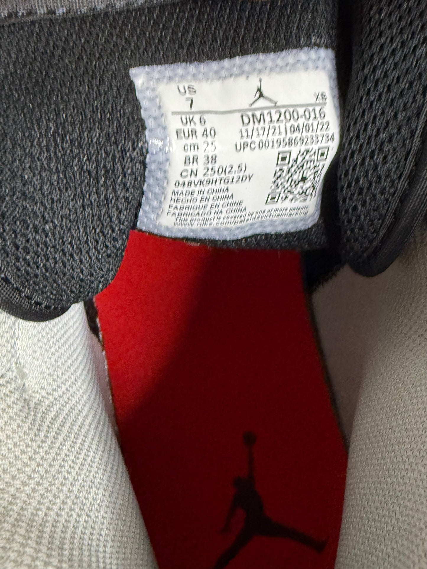 Jordan 1 Mid Elephant Toe 7 Men/8.5 Women “Preowned”