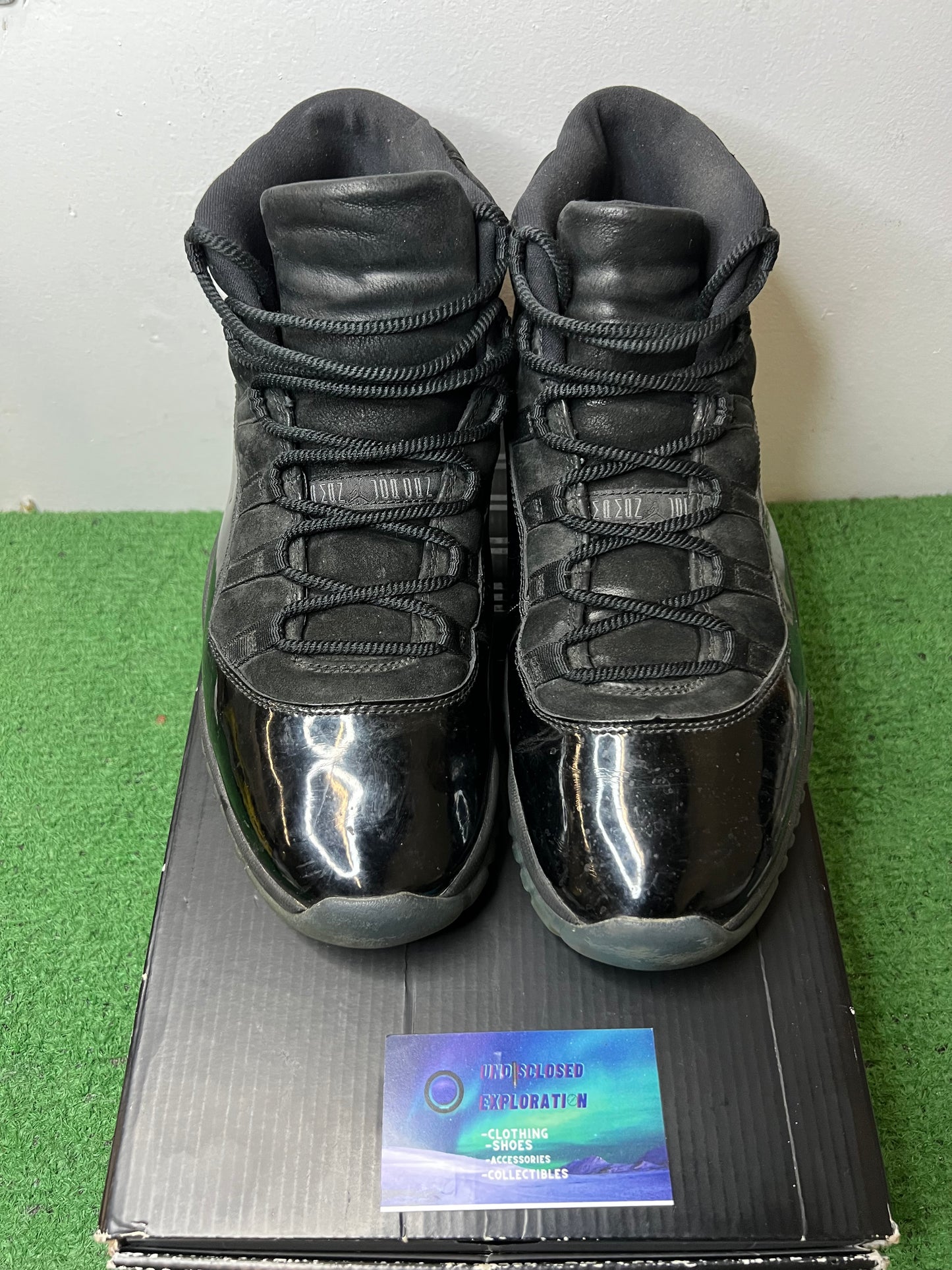 Jordan 11 cap and gown size 12men/13.5women