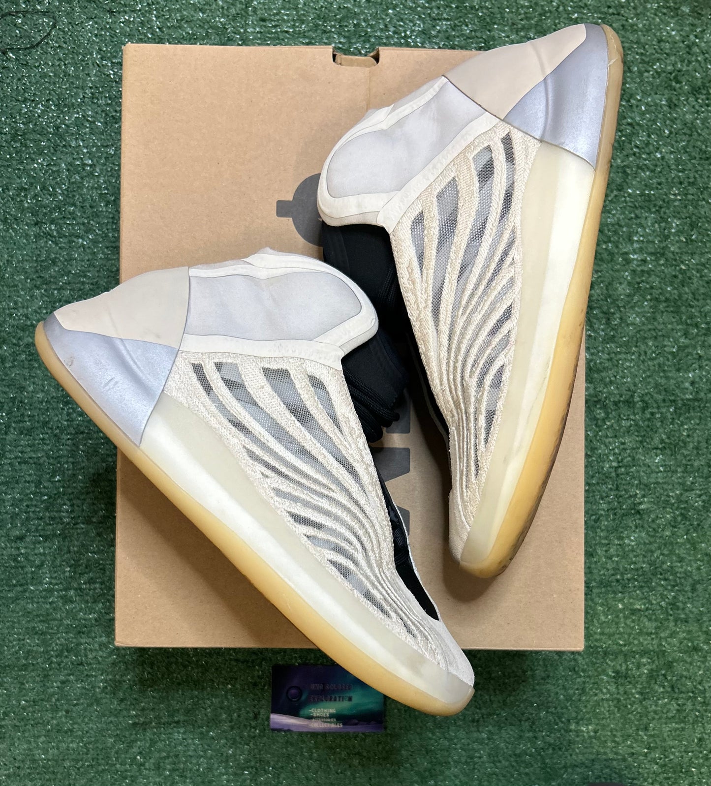 Yeezy quantum mist slate 10men/11.5women