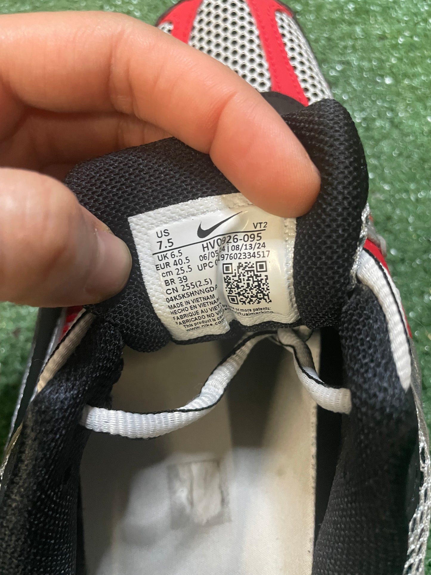 Nike Vomero 5 metallic silver university red size 7.5men/9women