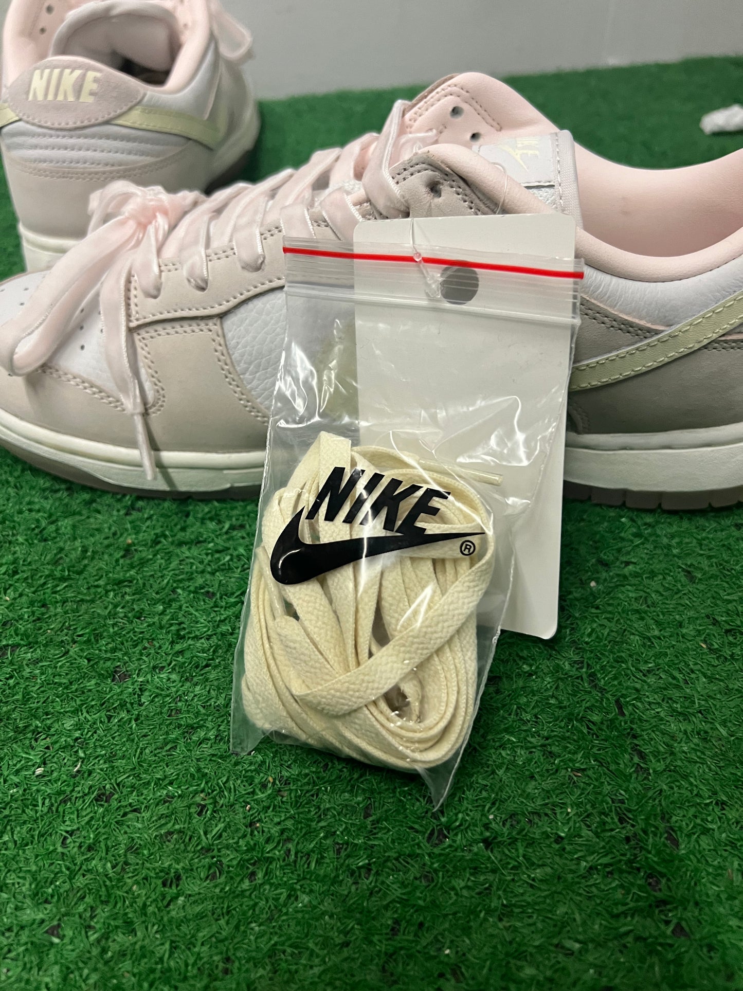Nike dunk low light soft pink
