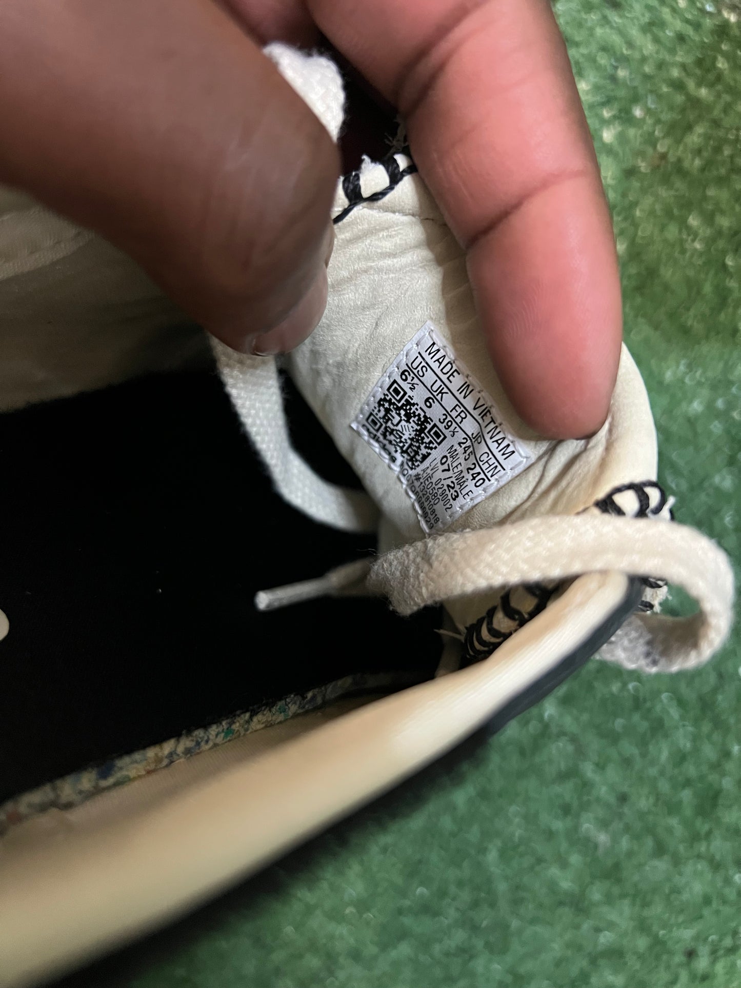 Adidas x wales Bonner pony black size 6.5men/8women