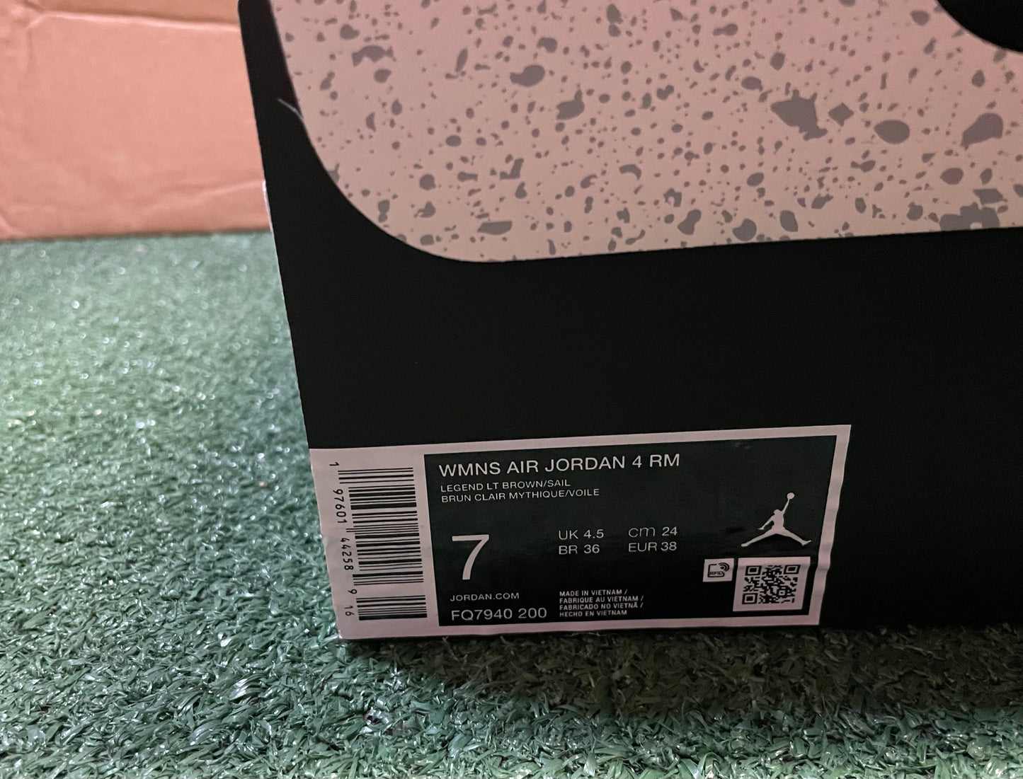Air Jordan 4 RM light brown