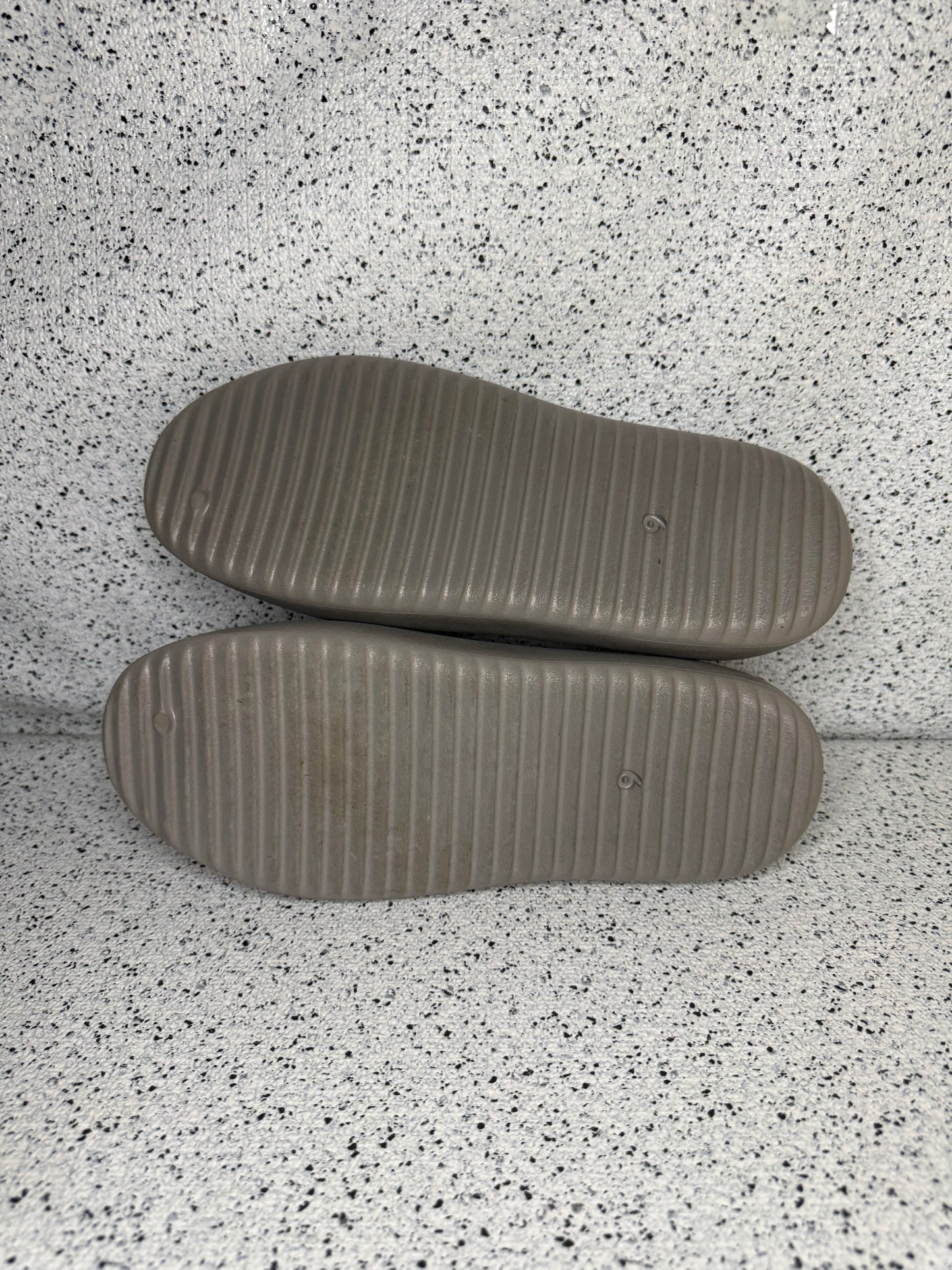 Yzy SL-01 Grey 9 Men/10.5 Women “Preowned”