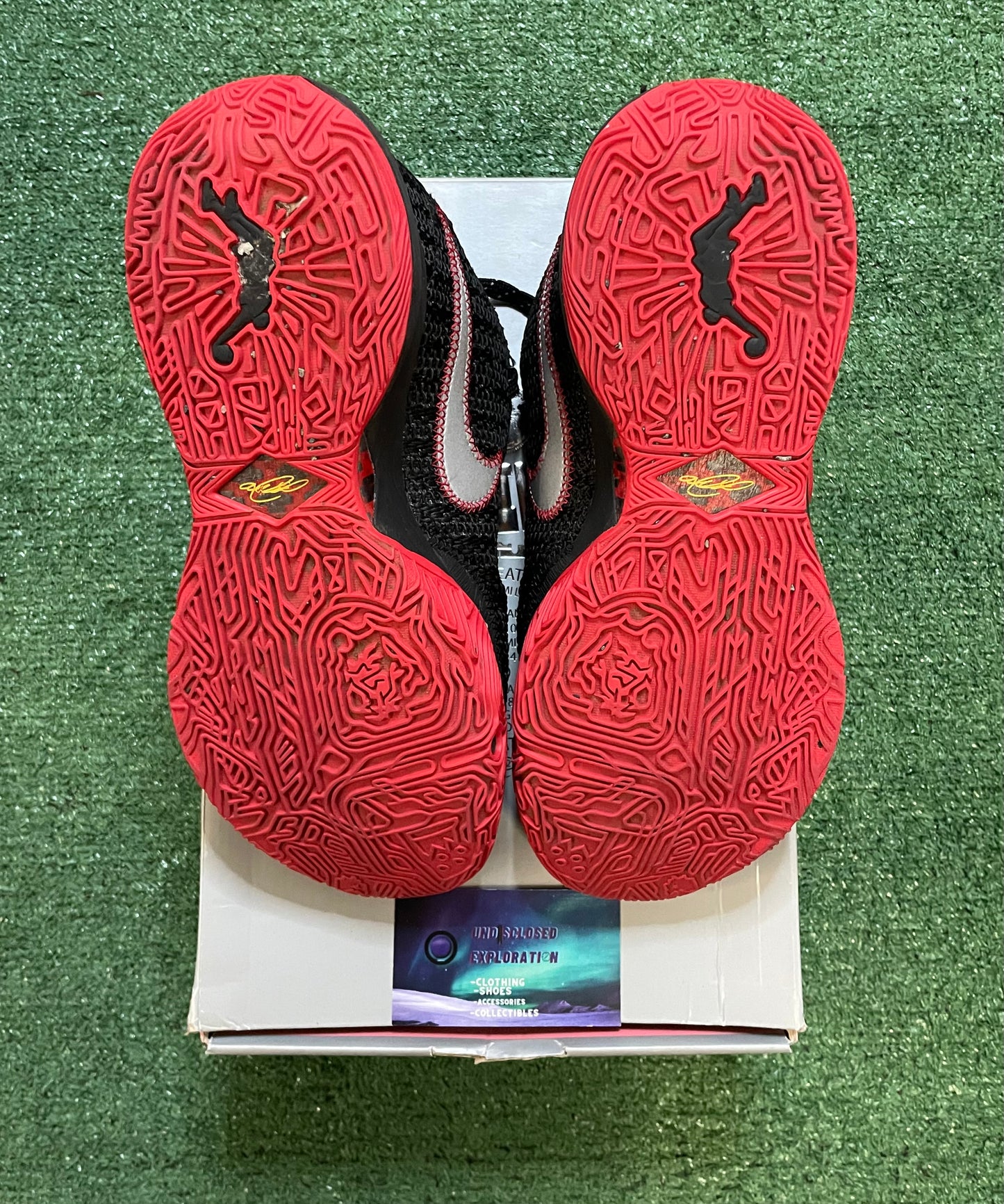 Nike Lebron 20 trinity size 9men/10.5women