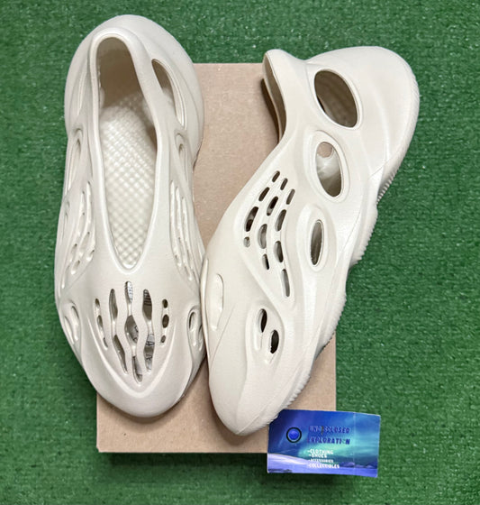 Yeezy Foam Runner Sand 9 Men/10.5 Women “Preowned”