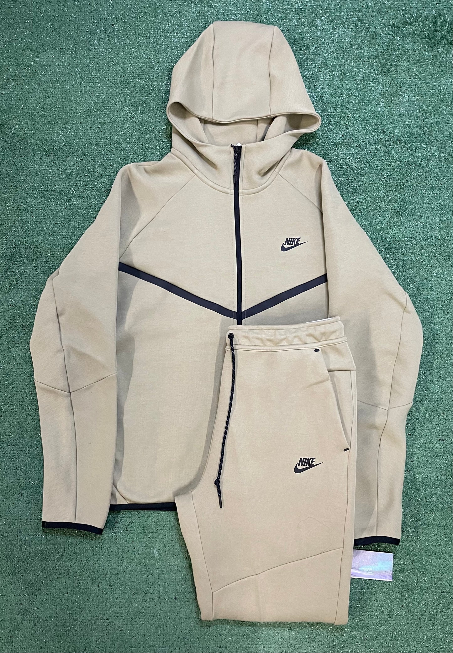 Nike tech fleece neutral olive sweatsuit