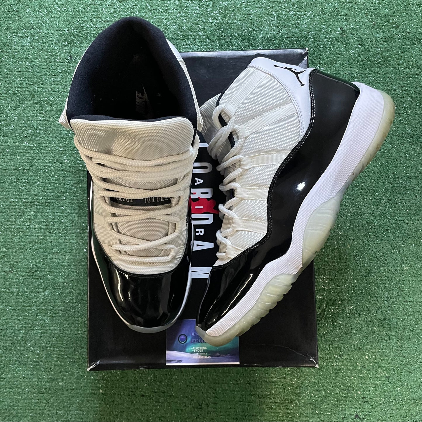Air Jordan 11 concord size 11men/12.5women
