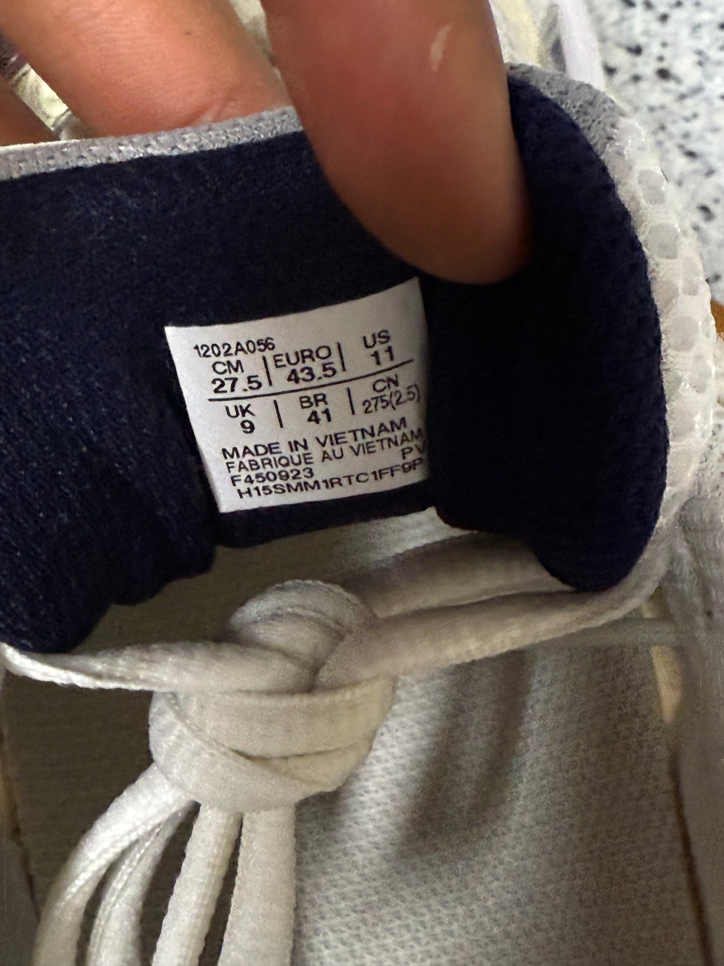 ASICS Gel Kayano 14 White Midnight 9.5 Men/11 Women “Preowned”