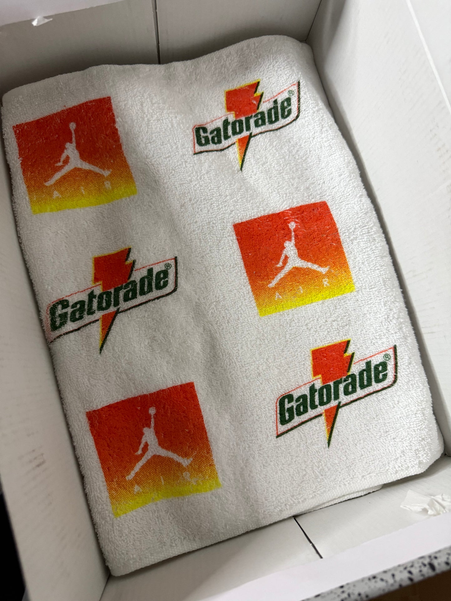 Jordan 6 Gatorade 10 Men/11.5 Women “Preowned”