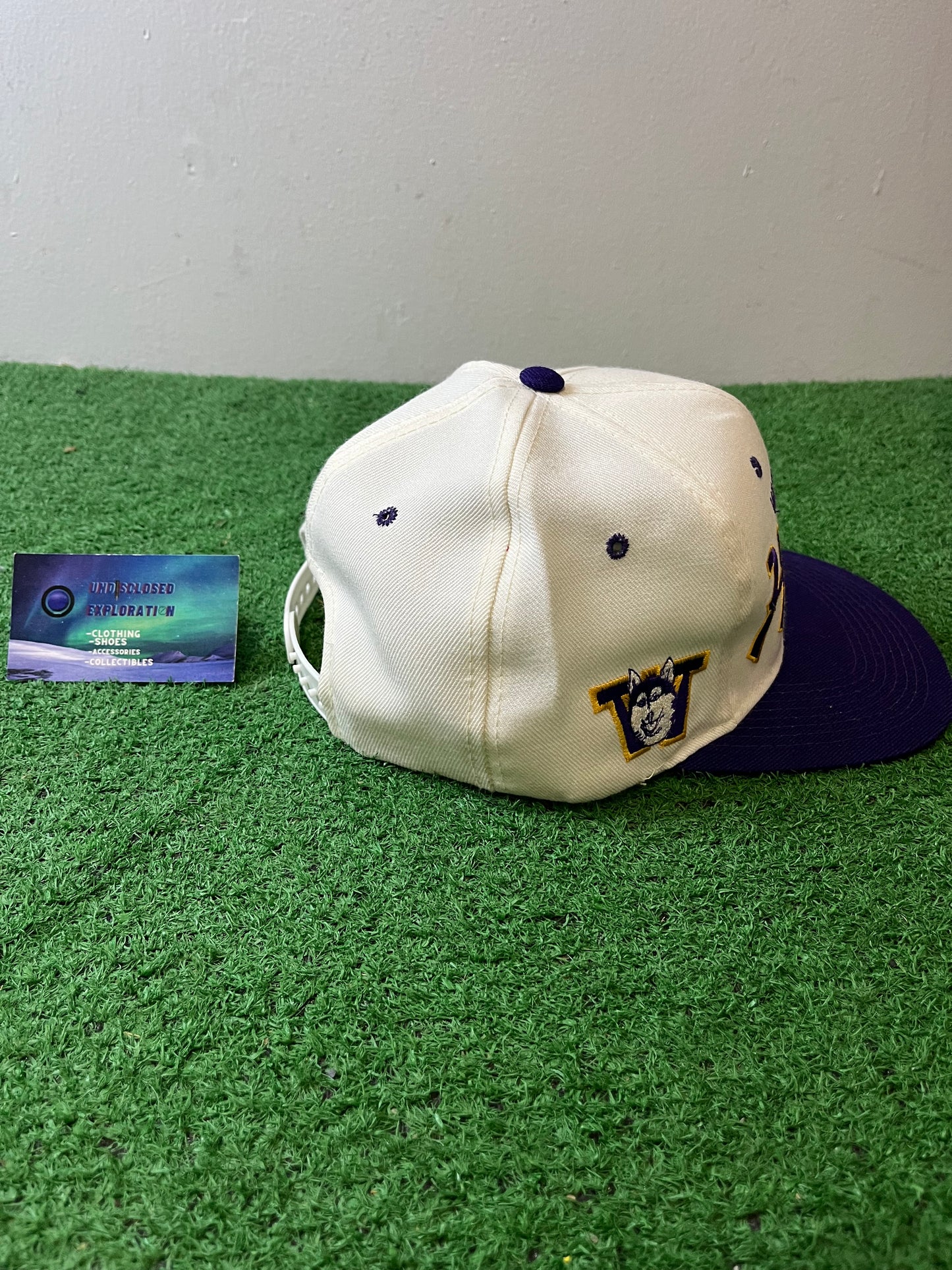 Vintage 1990s UW university of Washington huskies script sport specialities hat