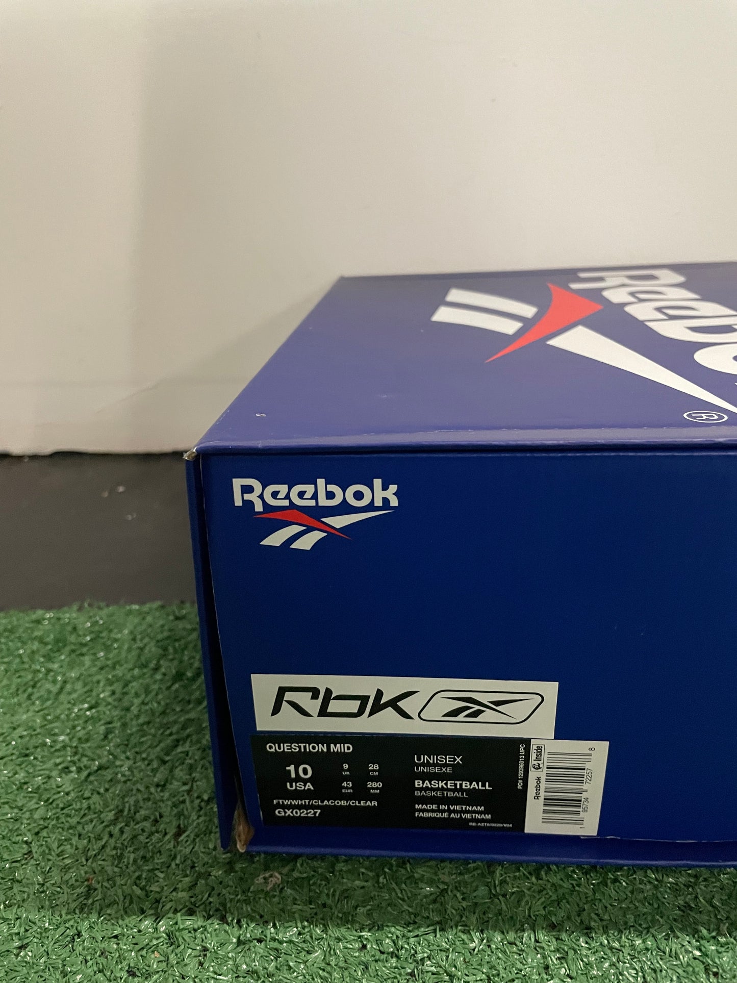 Reebok question mid blue toe