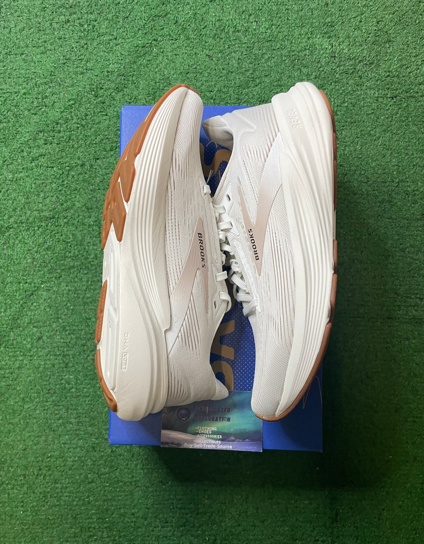 Brooks revel 8 chateau grey