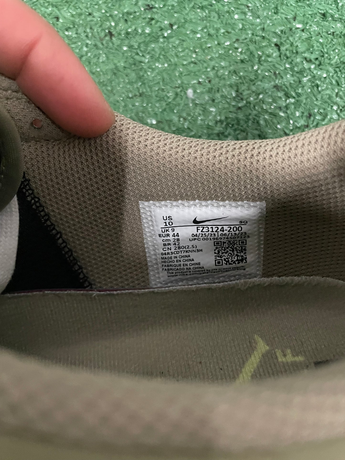 Jordan 1 low x Travis Scott neutral olive size 10men/11.5women