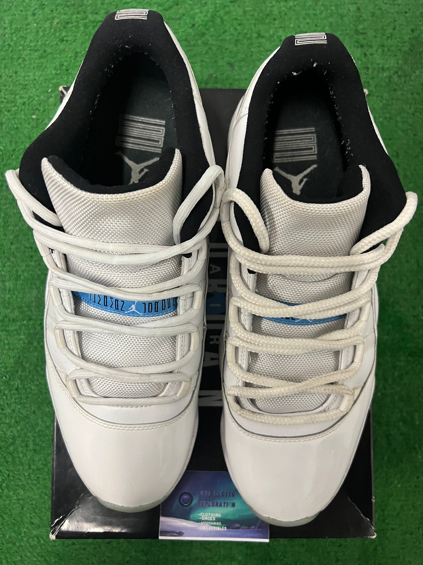 Jordan 11 low legend blue size 11.5men/13women