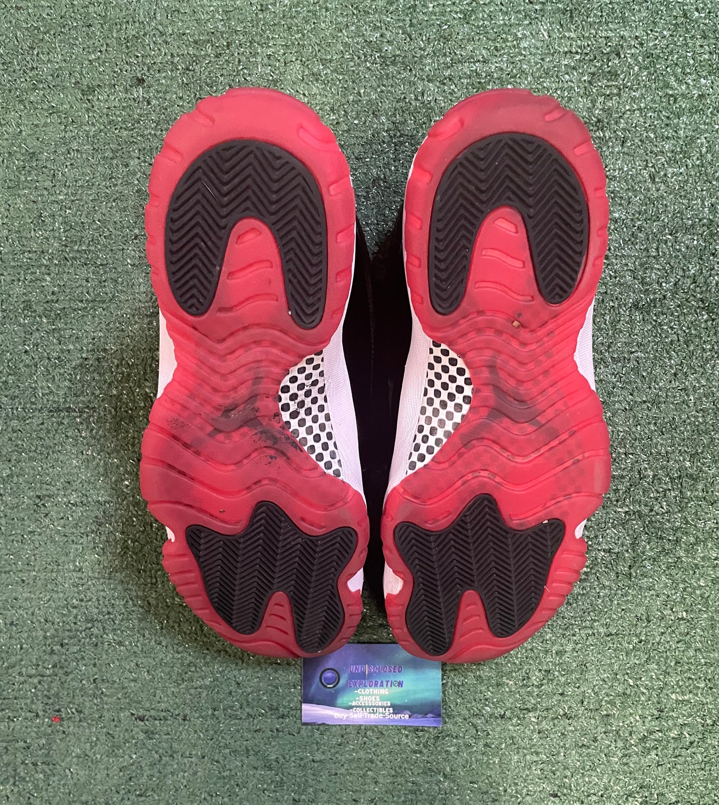 Jordan 11 Bred 2019 size 11men/12.5women
