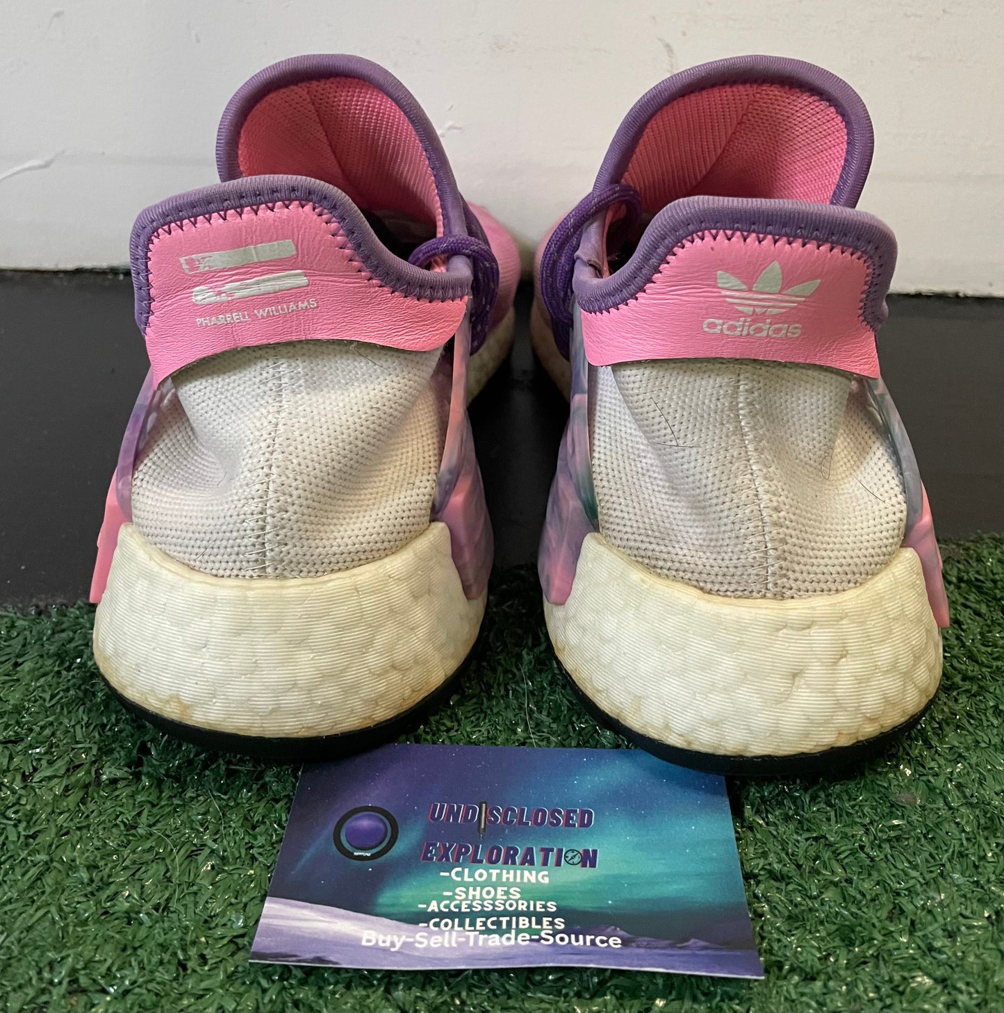 Adidas human race Holi Festival size 9men/10.5women