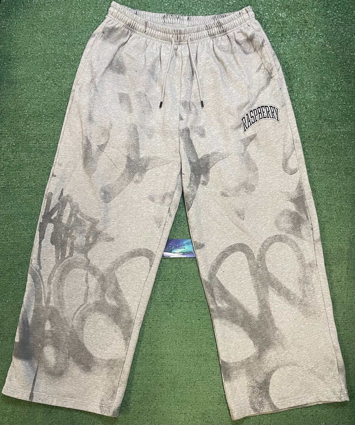 Gv gallery Raspberry graffiti sweatpants