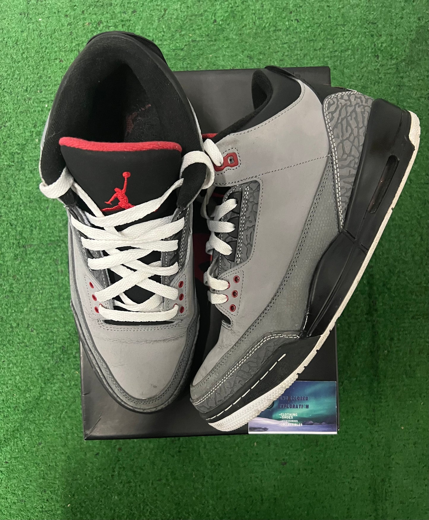 Air Jordan 3 stealth size 10men/11.5women