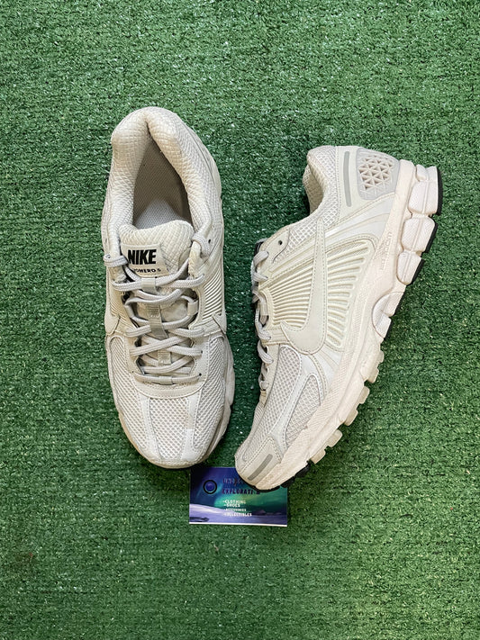 Nike Vomero 5 vast grey size 9.5men/11women