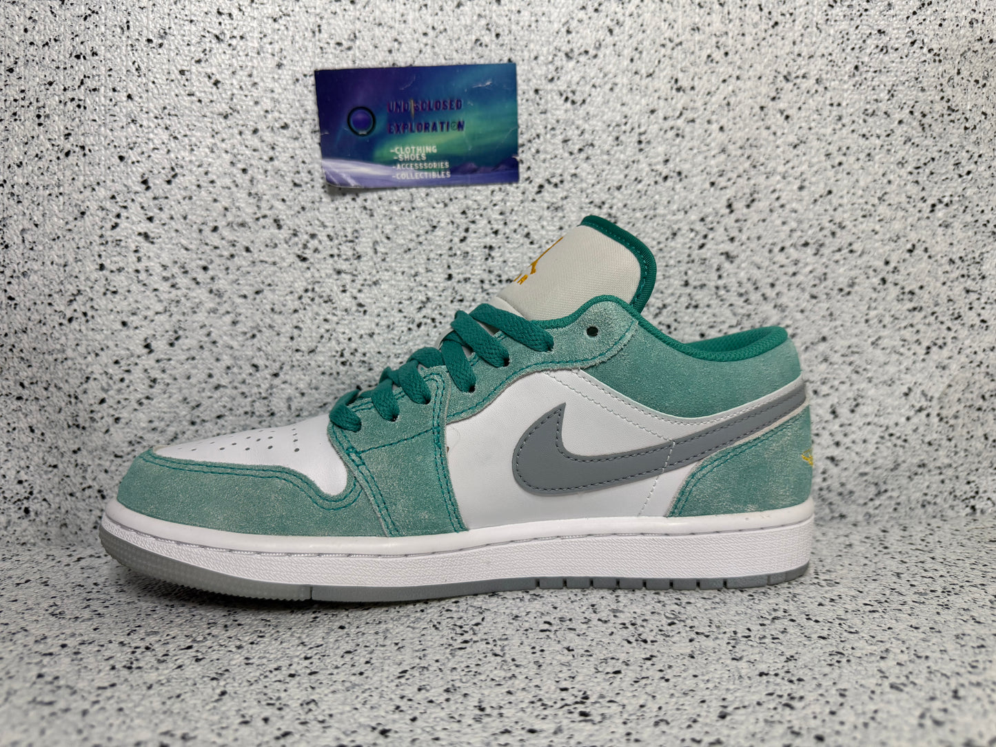 Jordan 1 Low New Emerald 7 Youth/8.5women “Preowned”