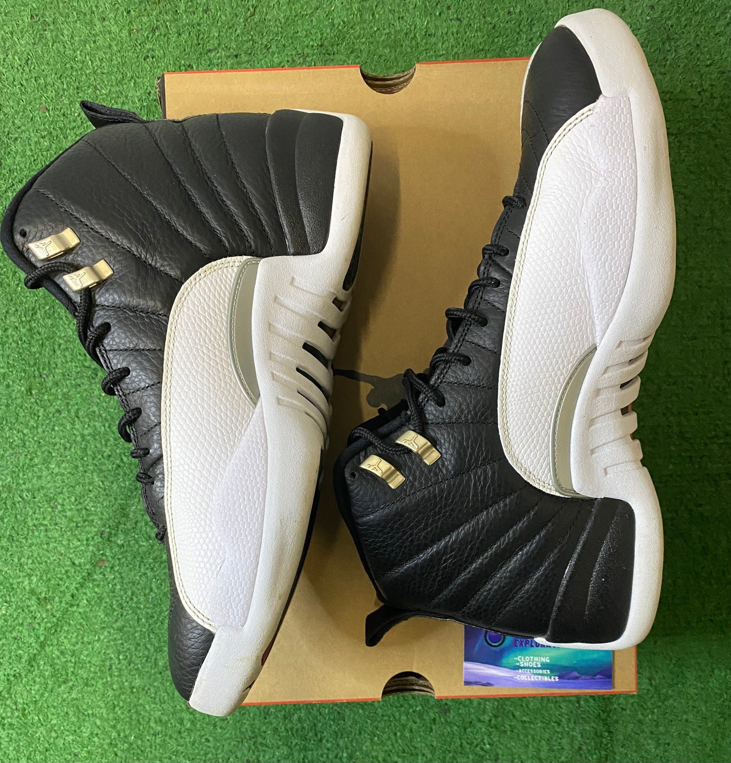 Jordan 12 Playoff 2022 size 11men/12.5women