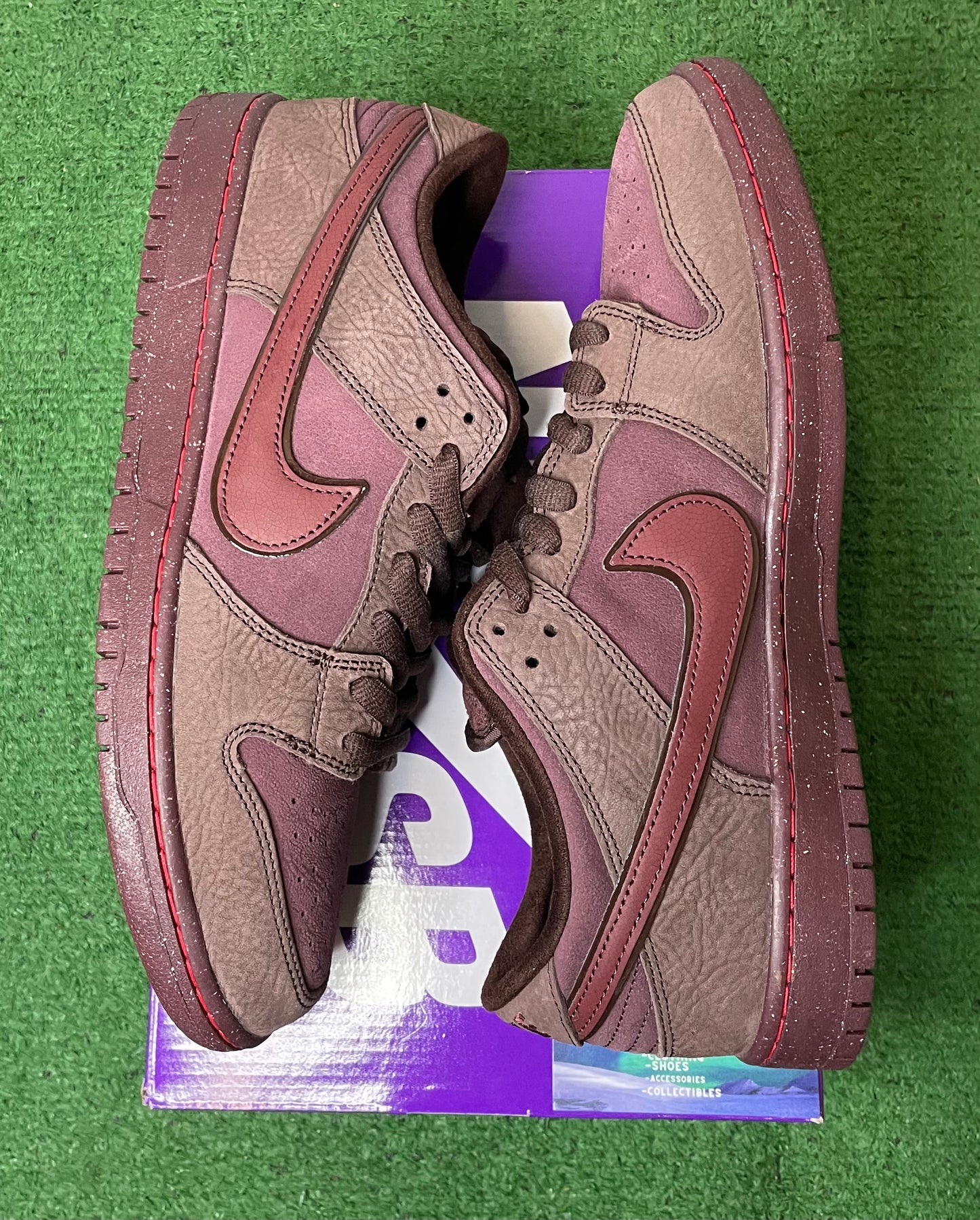 Nike sb dunk low city of love burgundy
