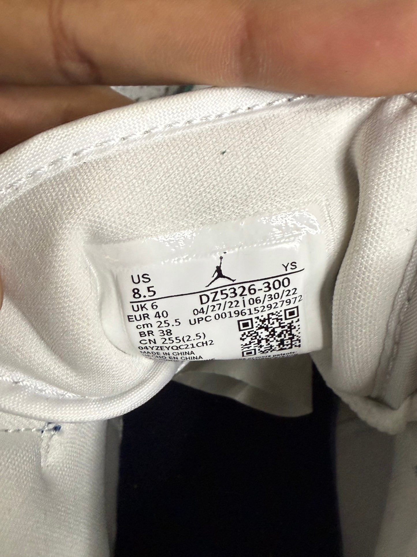 Jordan 1 Mid Noble Green 7 Youth/8.5 Women “Preowned”