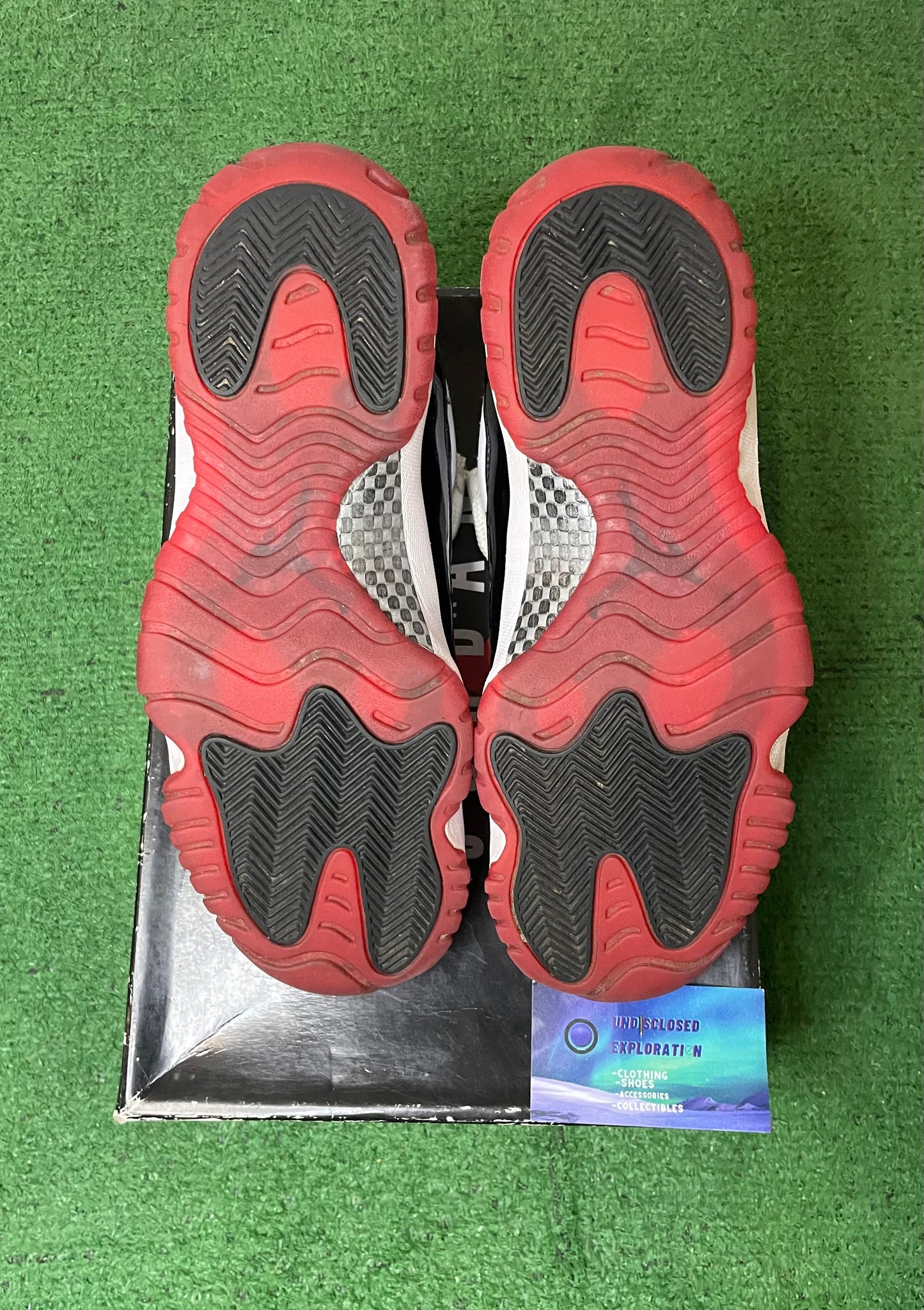 Jordan 11 low concord bred size 10men/11.5women