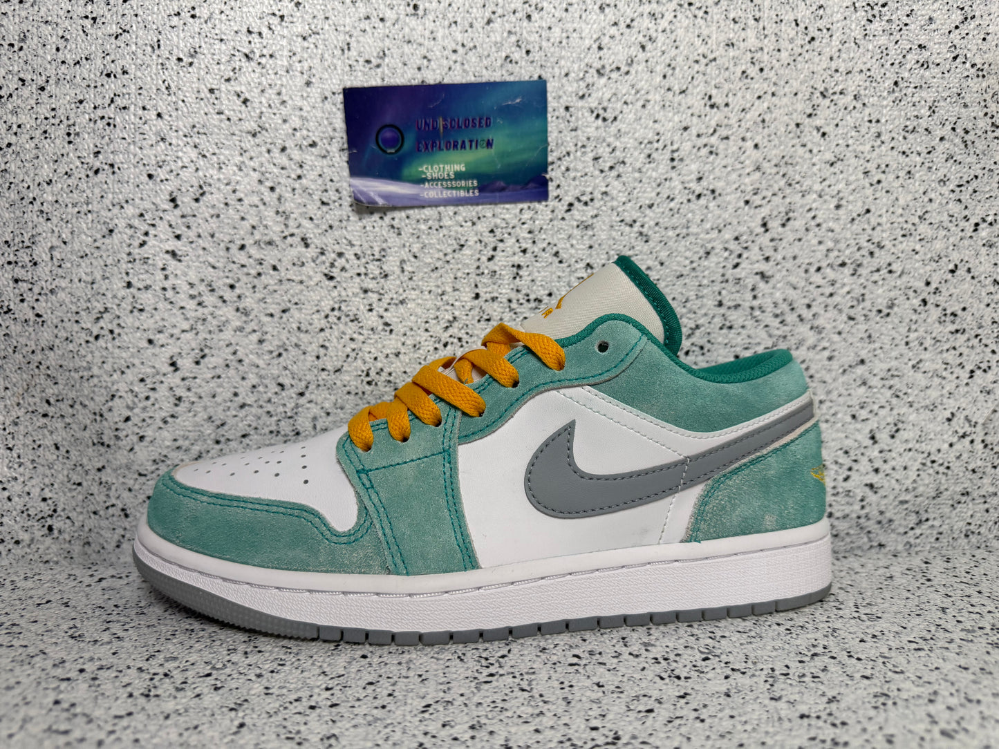 Jordan 1 Low New Emerald 7 Youth/8.5women “Preowned”