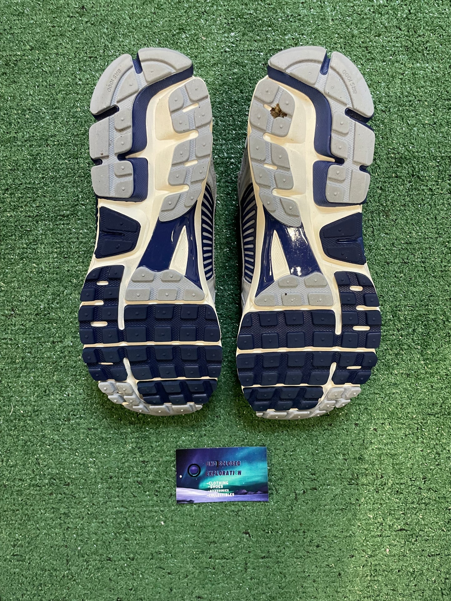 Nike Vomero 5 yankee size 11men/12.5women