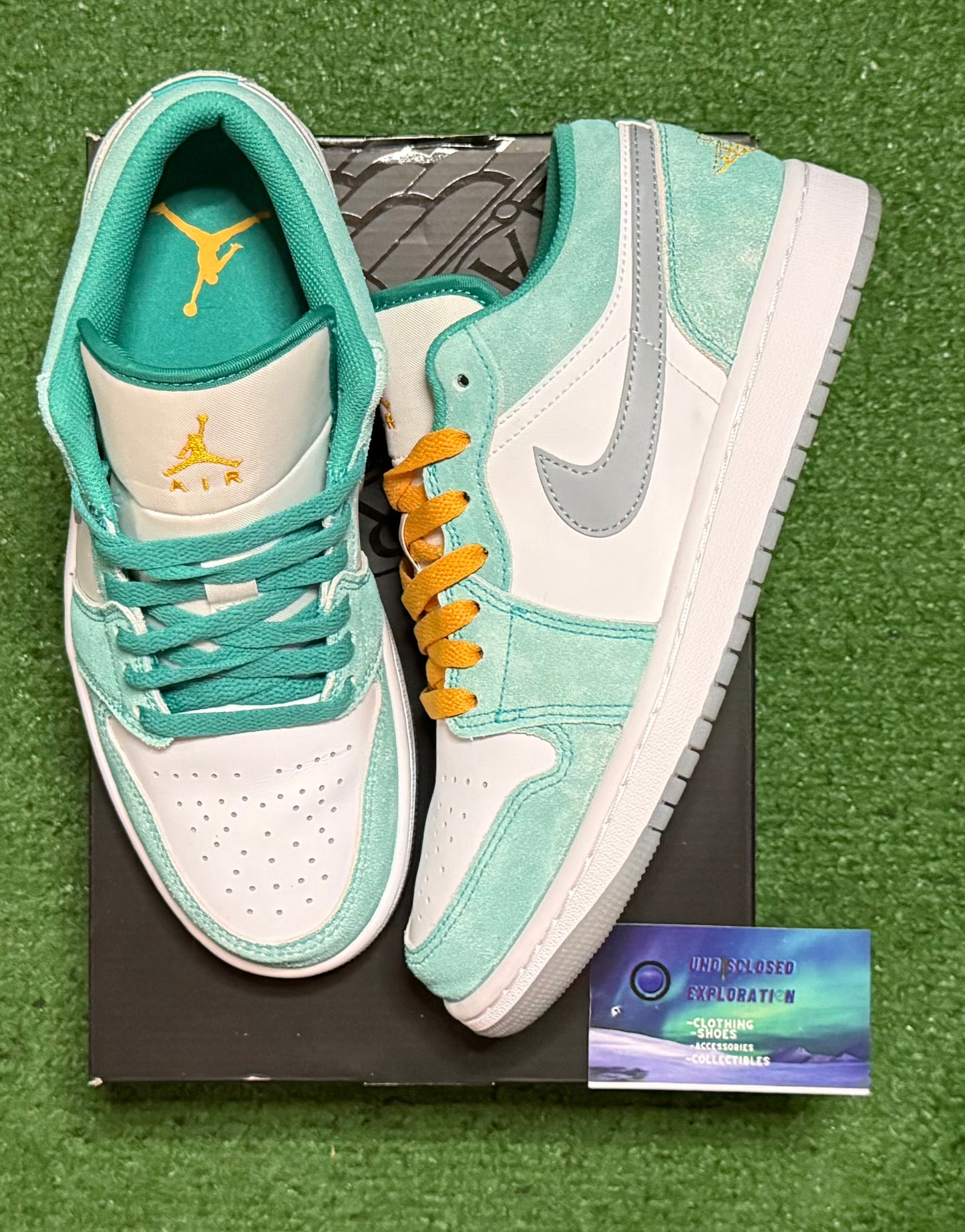 Jordan 1 Low New Emerald 7 Youth/8.5women “Preowned”