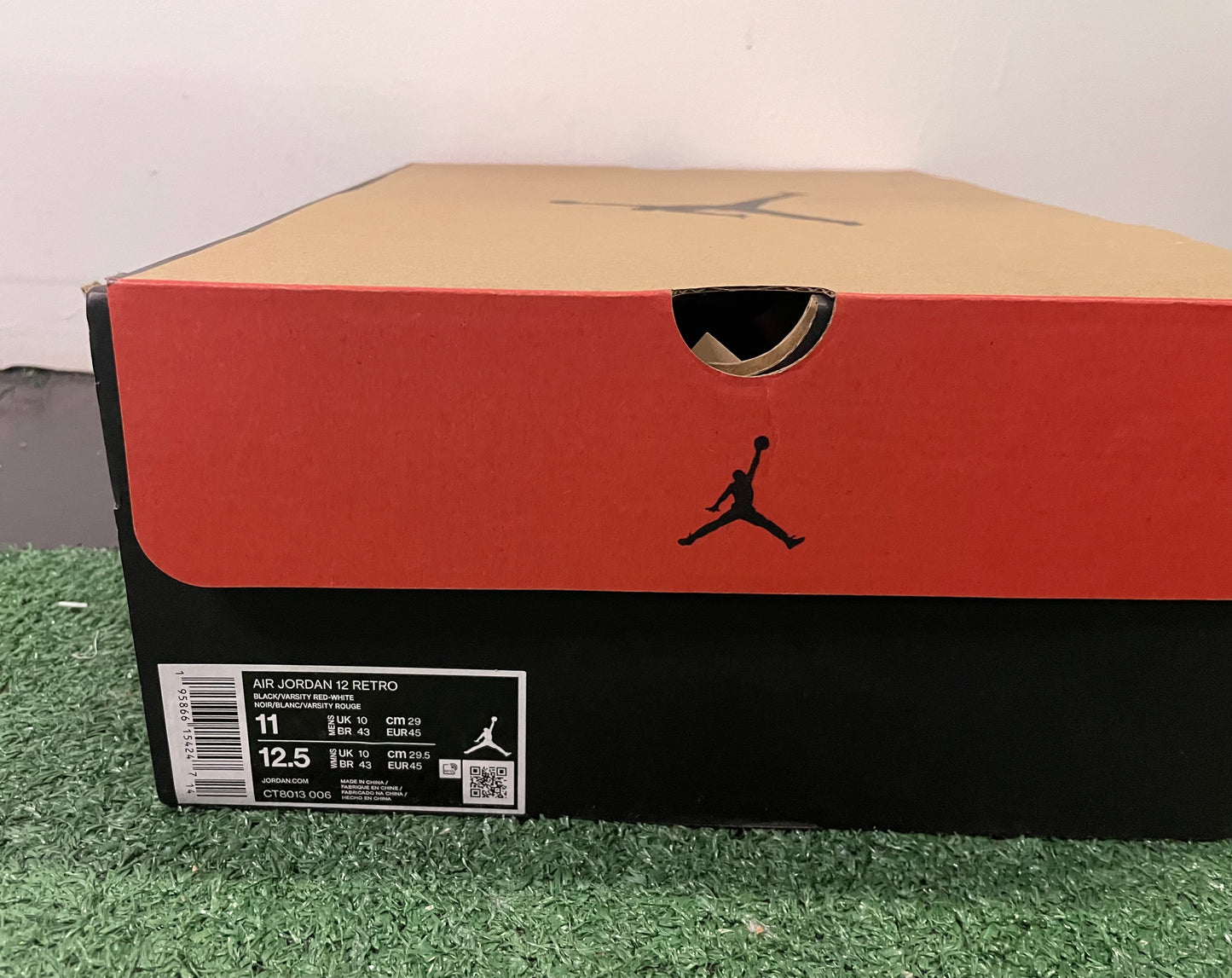 Air Jordan 12 playoffs 2022 size 11men/12.5women